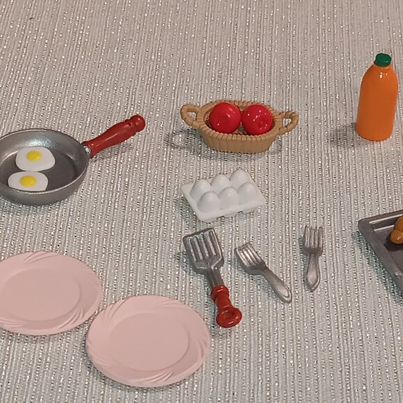 CALICO CRITTERS Kitchen food accessories Fridge table chairs stove miniature lot - Picture 1 of 7